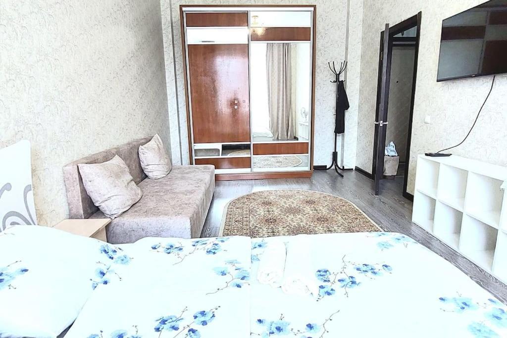 Аэропорт 15 Минут Экспо Бульвар Apartamento Astana Exterior foto