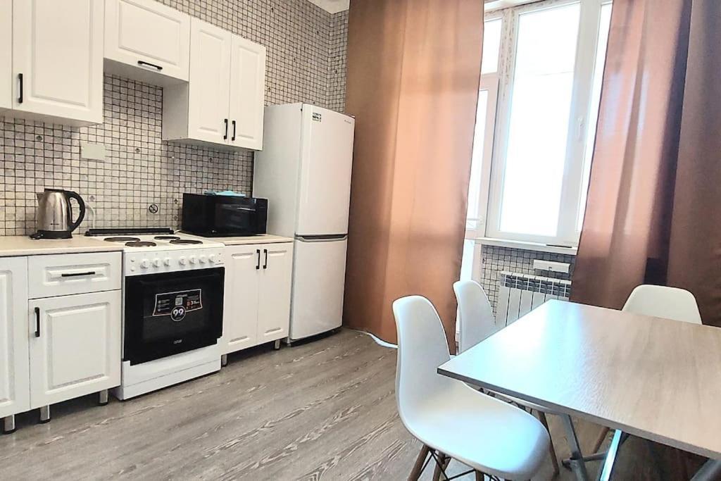 Аэропорт 15 Минут Экспо Бульвар Apartamento Astana Exterior foto