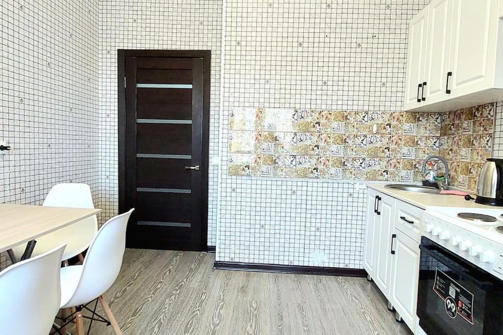 Аэропорт 15 Минут Экспо Бульвар Apartamento Astana Exterior foto